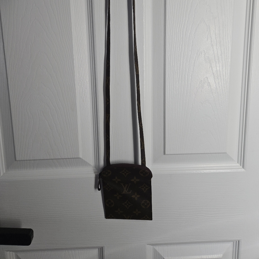 Elegant Monogram Crossbody Wallet - Picture 2 of 6